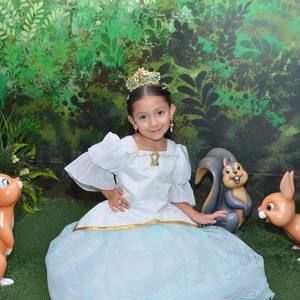 Meet your Posher, Mayra